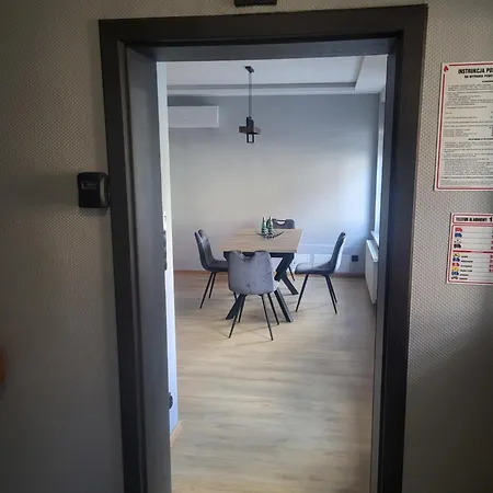 Noclegi Bielawa 公寓式酒店 3*